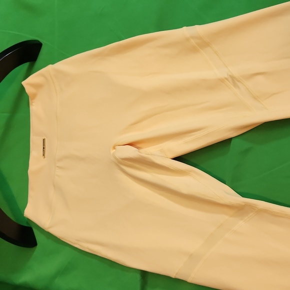 Gymshark Peach 🍑 High Waist  Leggings Multiple sizes - Picture 2 of 8